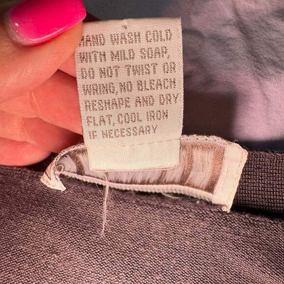 Edward Women's sz Large Silk Blend Short Sleeve Gray Knit Top Fall Office Casual - Picture 4 of 6